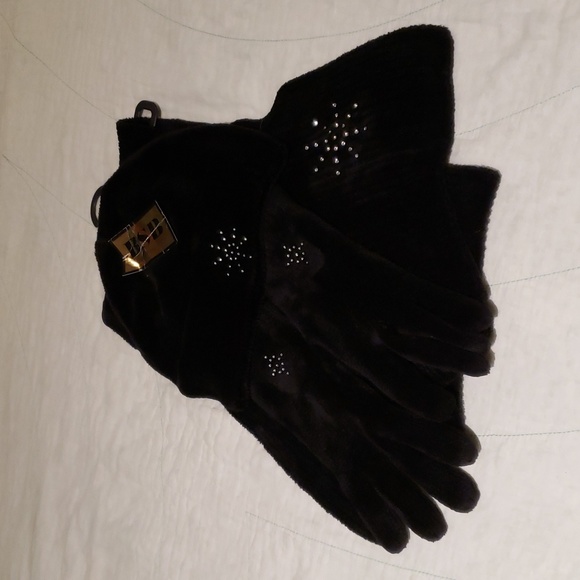 BSB Accessories - Black Hat, Scarf and Gloves Set